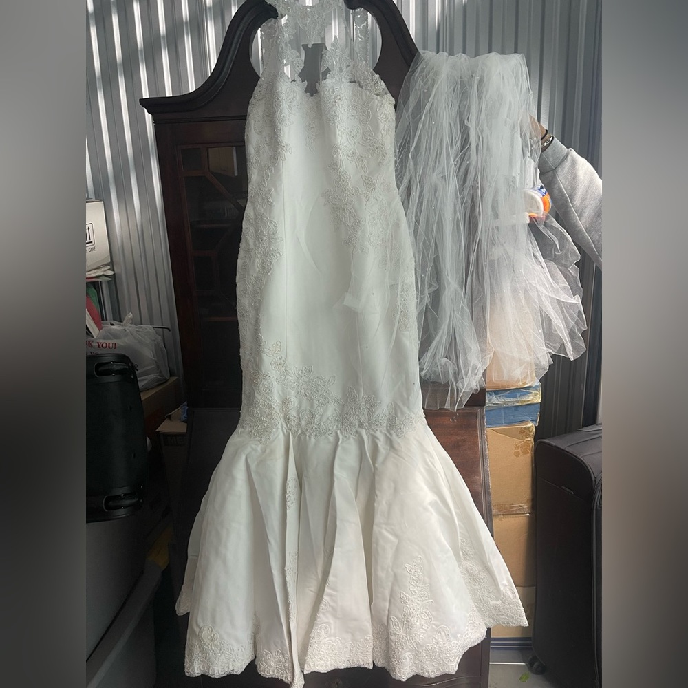 Preowned Moonlight Bridal Wedding Dress Size 6/8